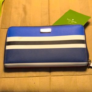 NWT Kate Spade billfold. Fully zippered outside& inside/many useable pockets.
